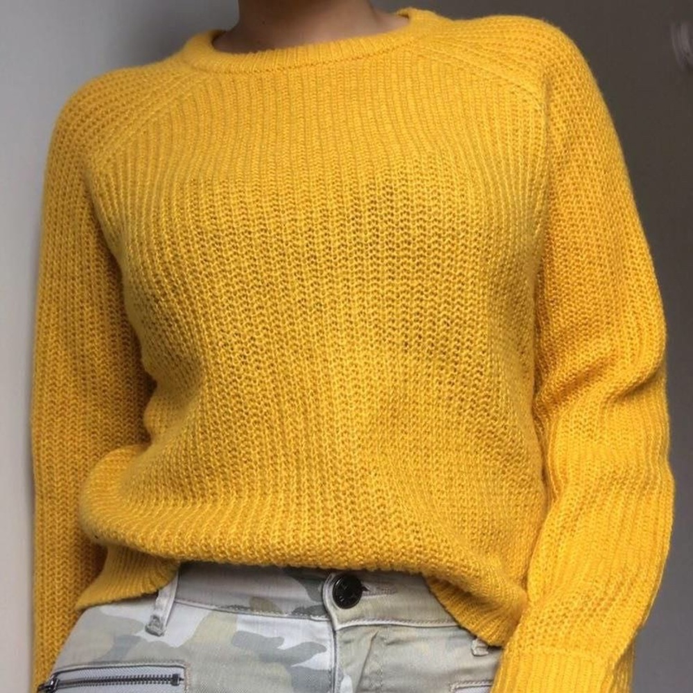 Forever 21 yellow knit sweater cropped